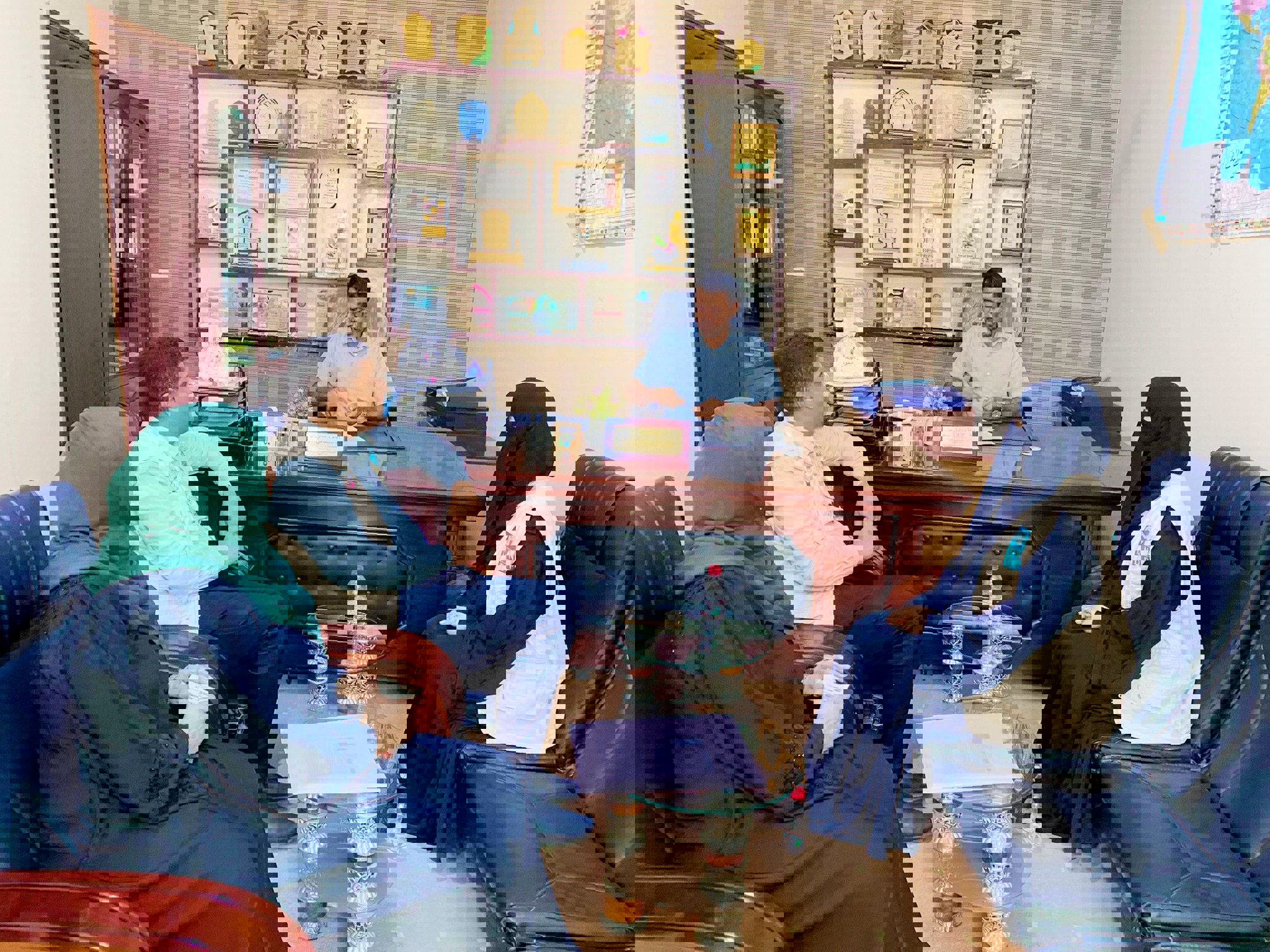 فريق مؤسسة مسارات السلام في زيارة لمكتب وزارة الشؤون الاجتماعية والعمل بمحافظة المهرة