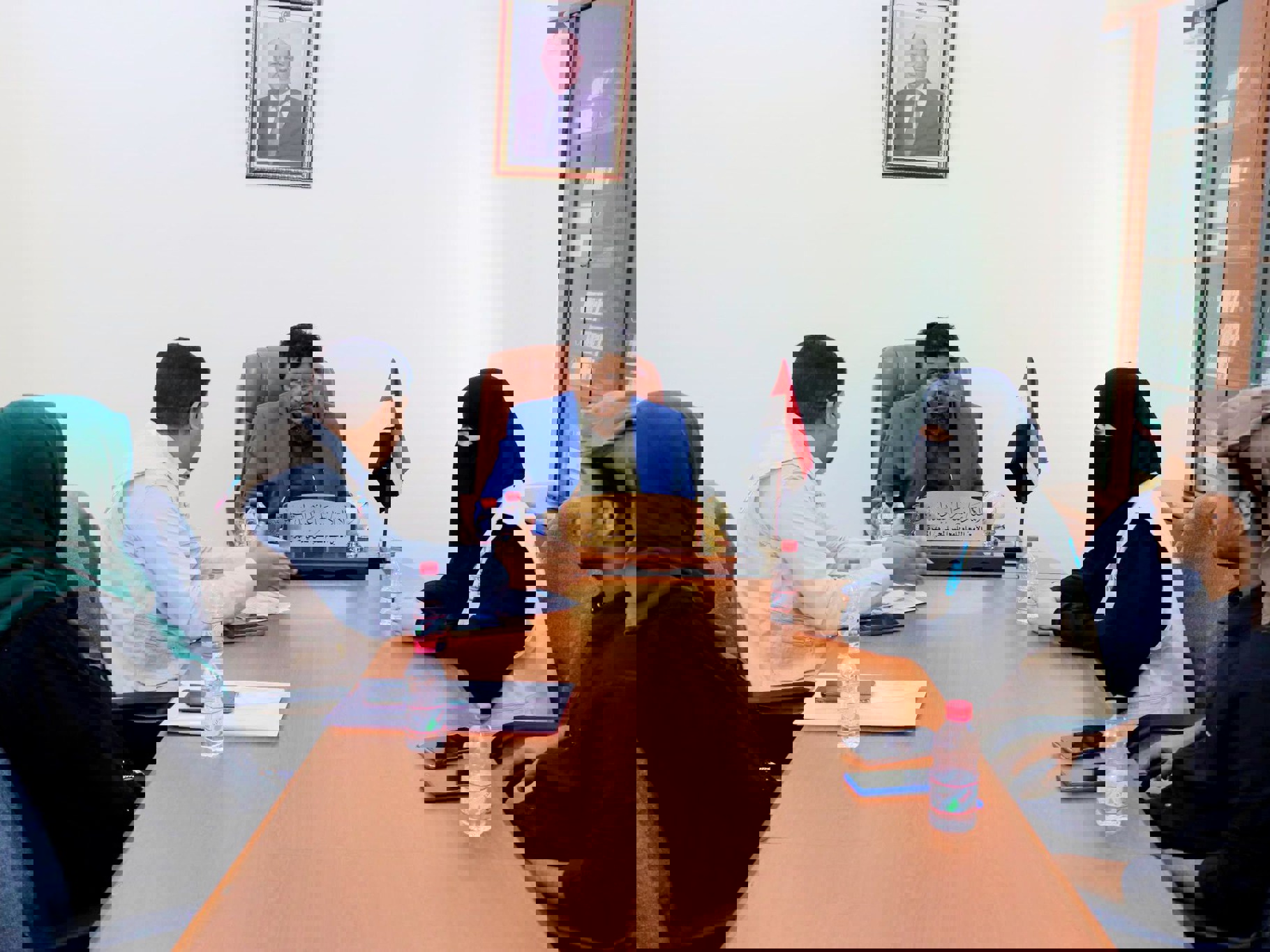 أمين محلي المهرة يلتقي مدير مؤسسة مسارات السلام ويرحب بتدخلاتها في المحافظة